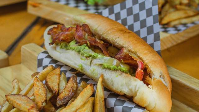 hot dog de guacamole de Mustard Truck en Coatzacoalcos